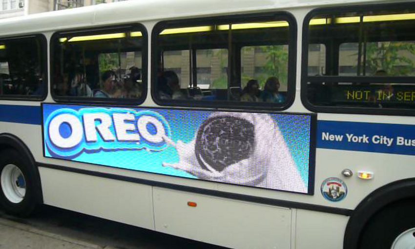 چاپ استیکر تبلیغاتی روی بدنه اتوبوس